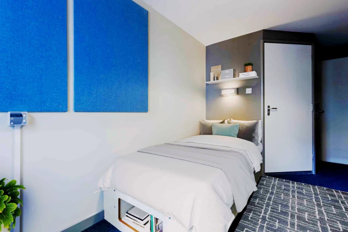 Ensuite-Silver