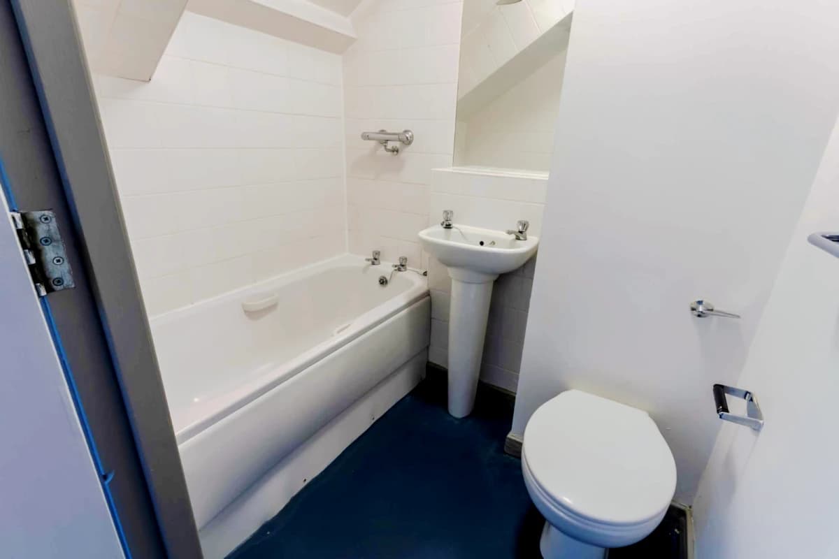 Ensuite-Gold