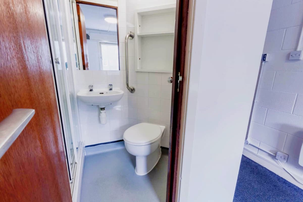 Non Ensuite-Gold