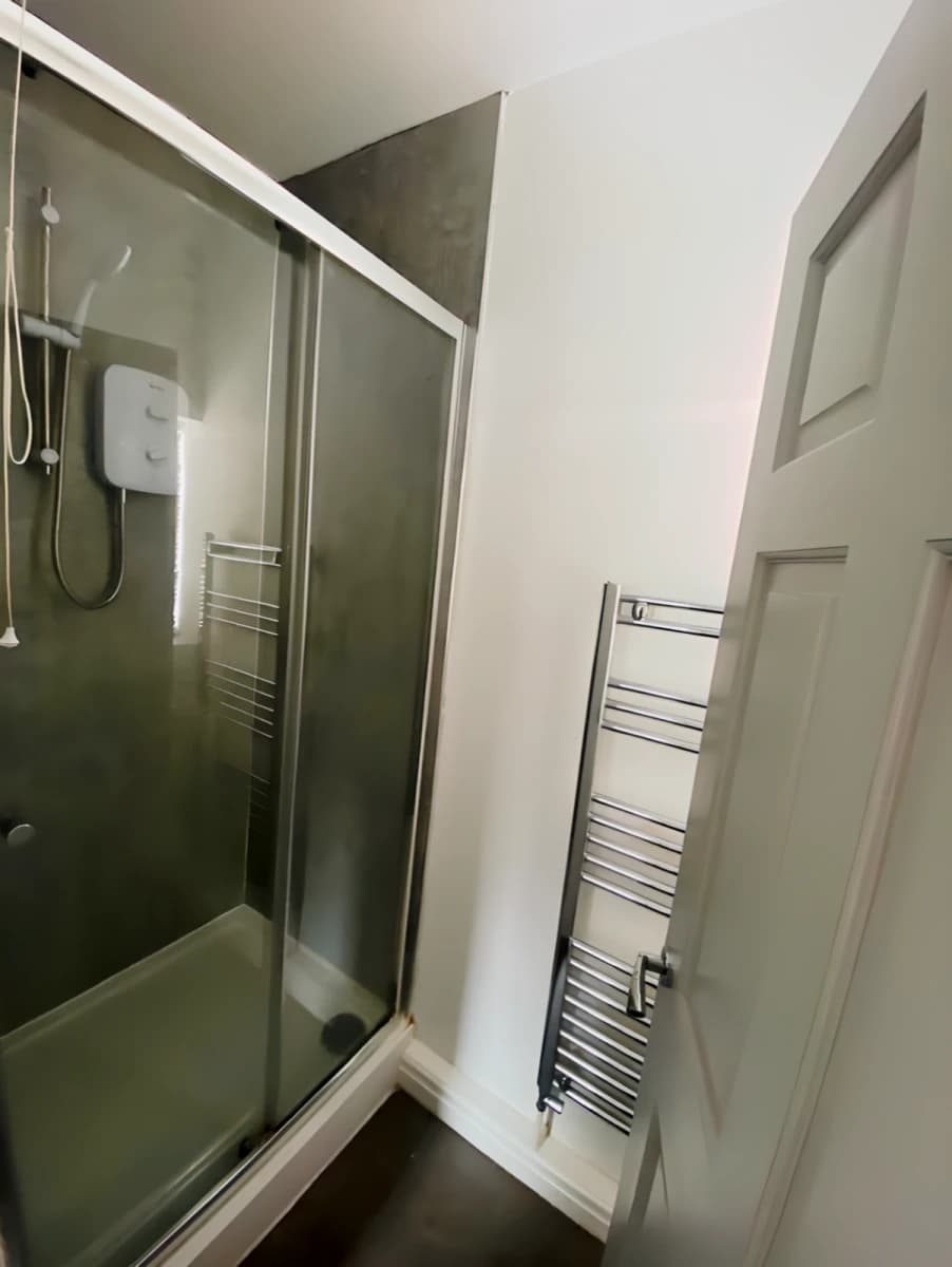 6 bedroom 3 bathroom