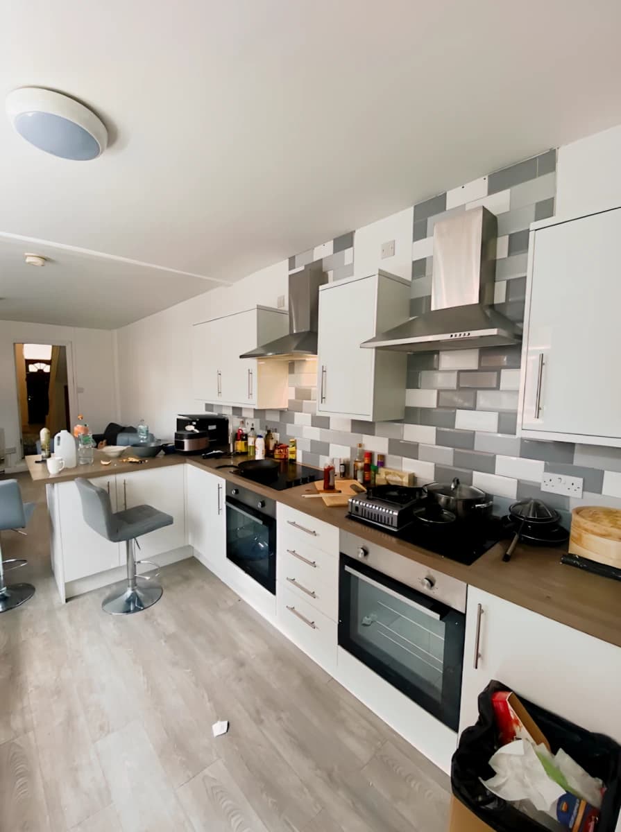 6 bedroom 3 bathroom