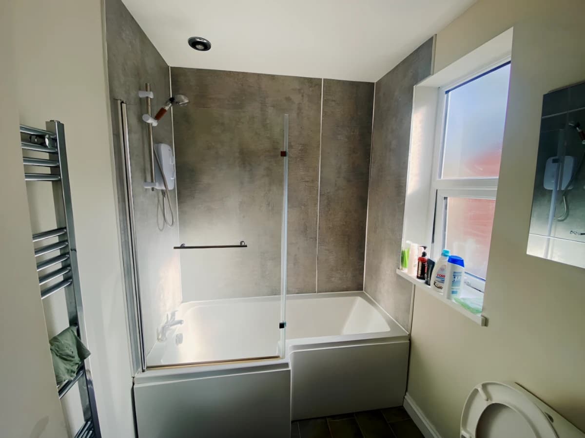 6 bedroom 3 bathroom