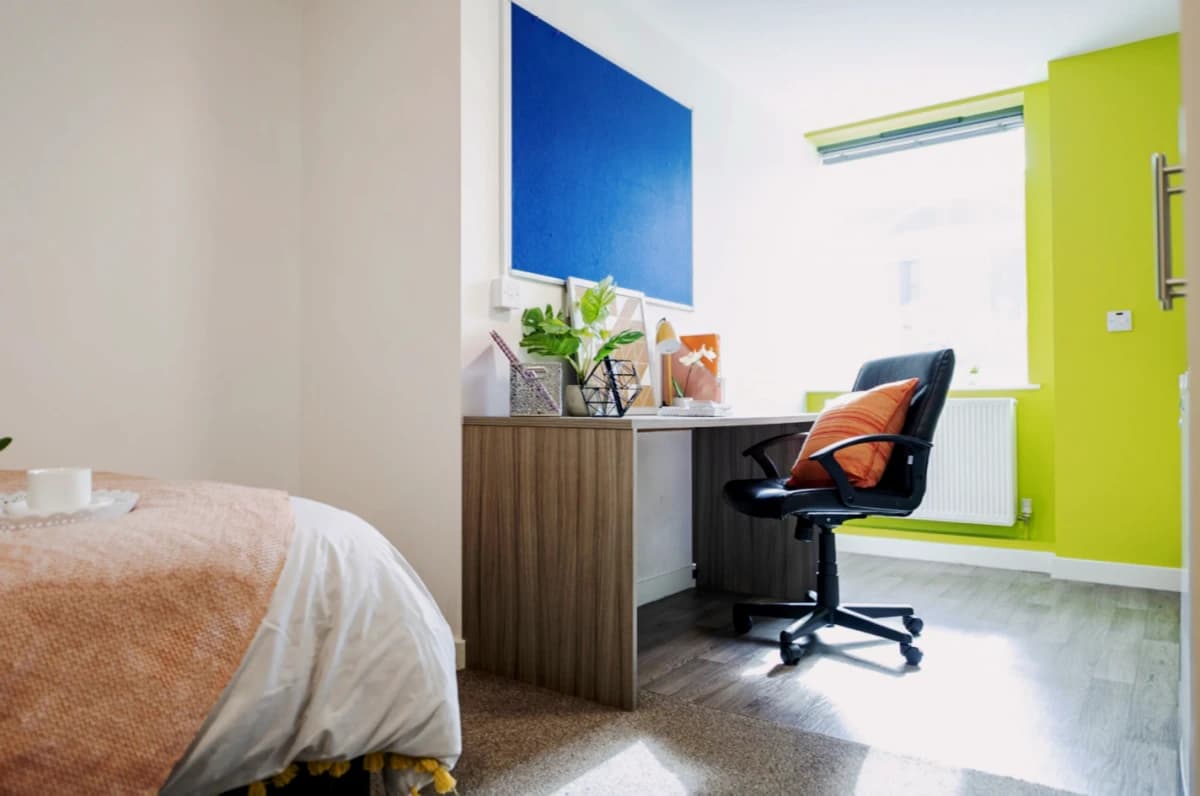 Premium Studio (Sealed Windows)