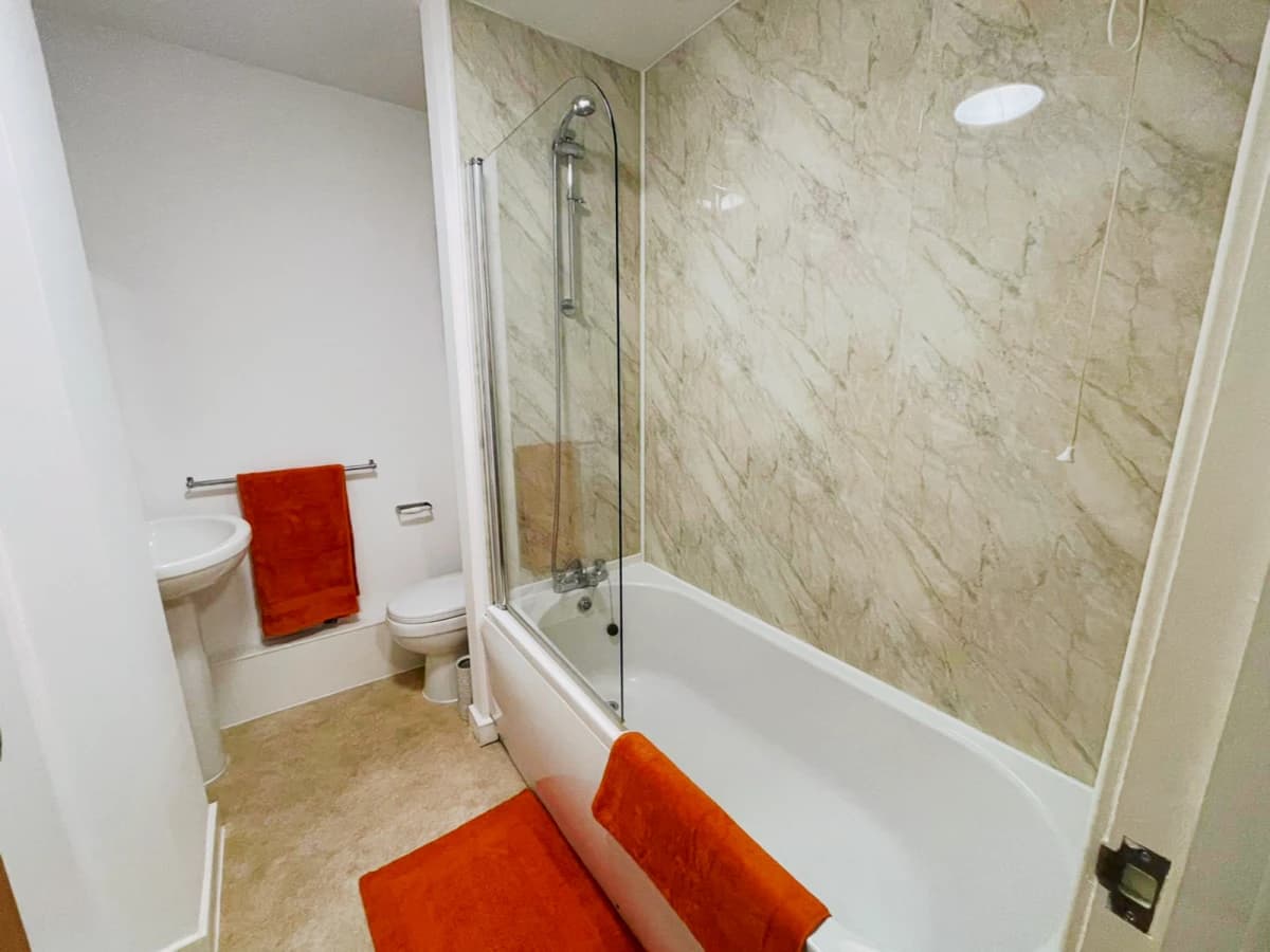 Plus One-Bedroom Apartment
