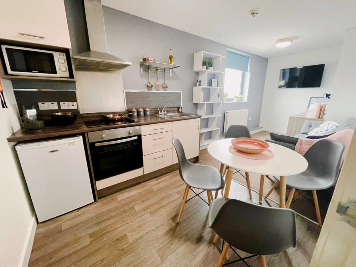 Plus One-Bedroom Apartment