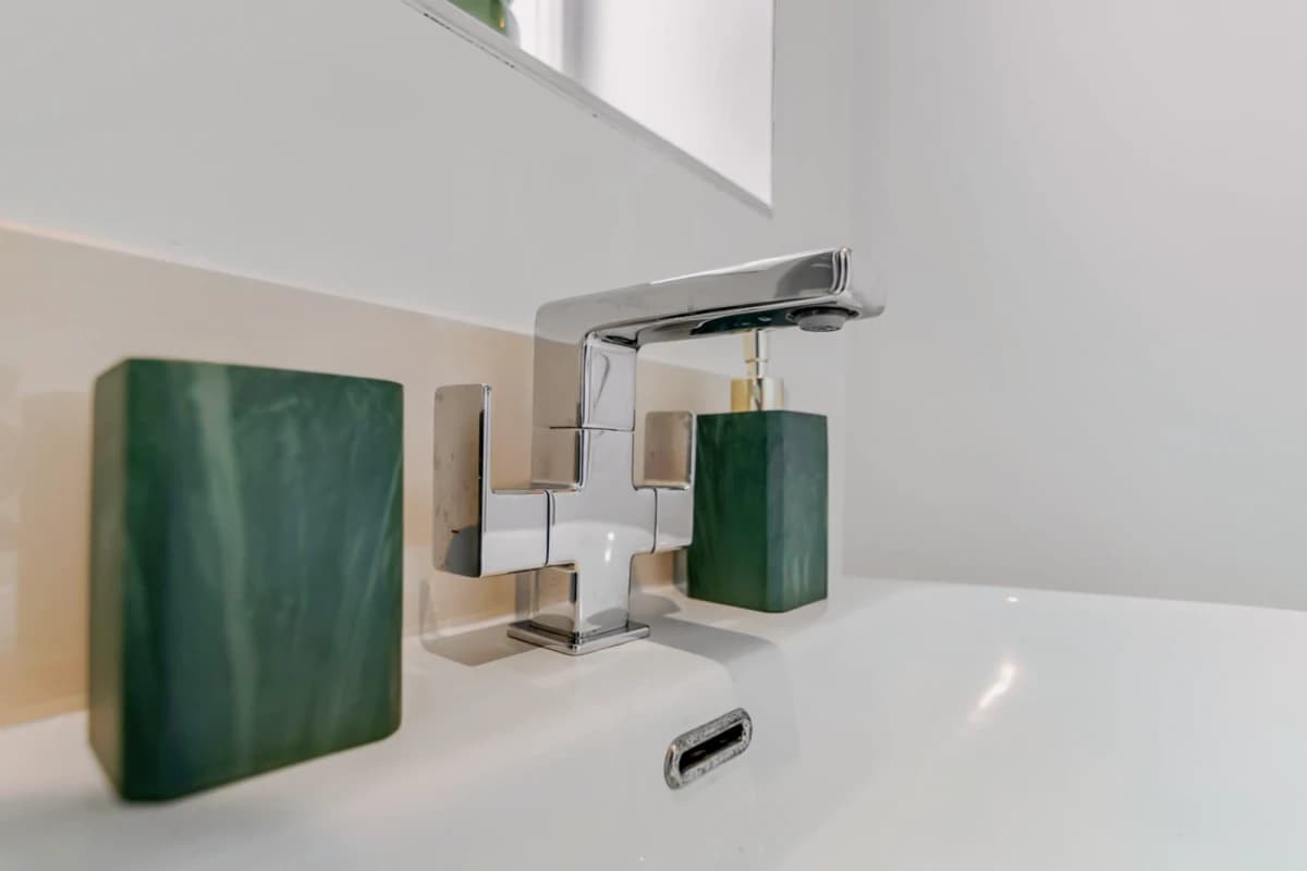 1 Bedrooms 1 Bathroom