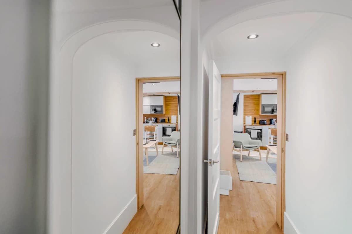 1 Bedrooms 1 Bathroom