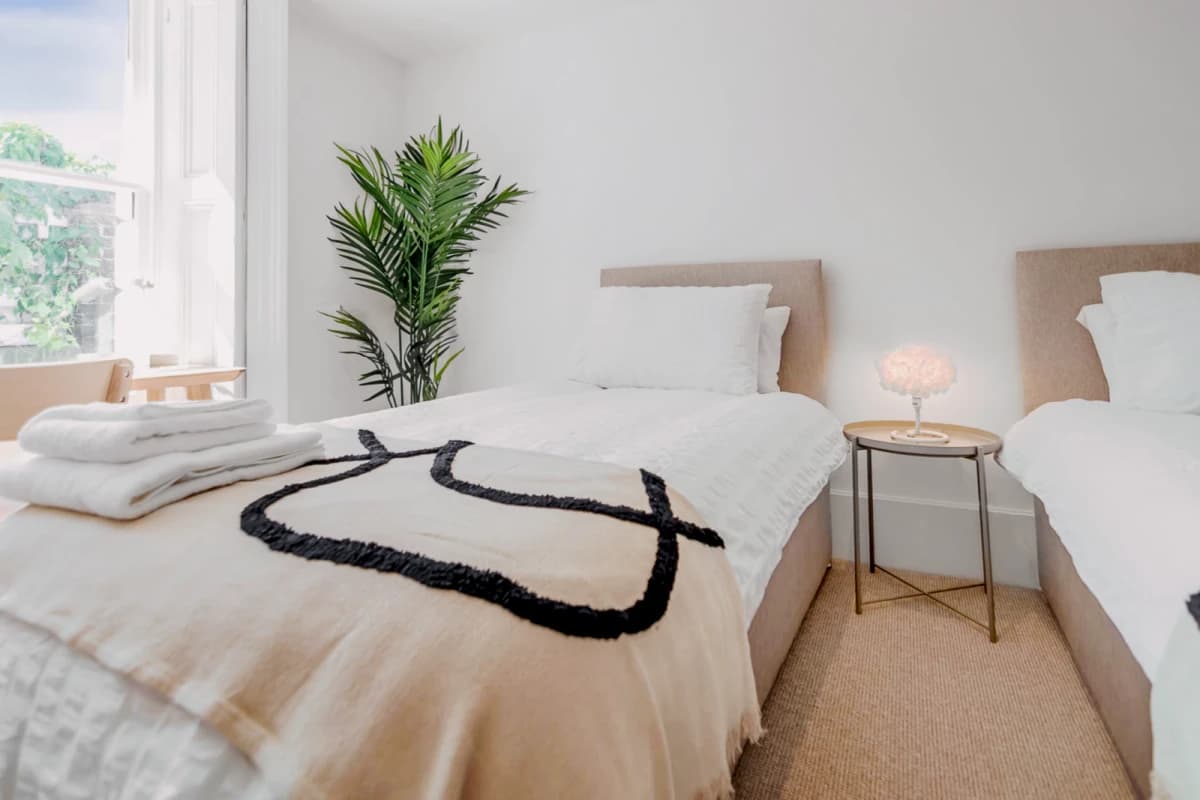 1 Bedrooms 1 Bathroom