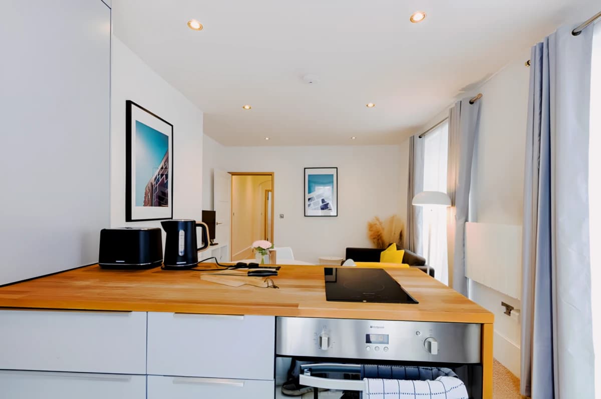 1 Bedrooms 1 Bathroom