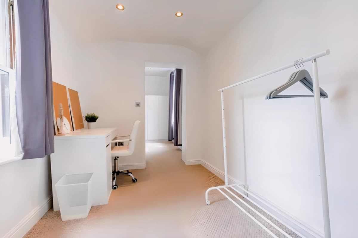 1 Bedrooms 1 Bathroom