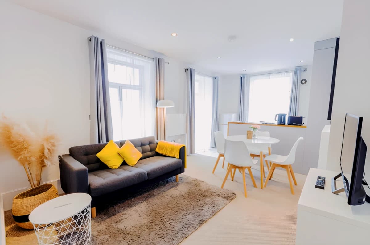 1 Bedrooms 1 Bathroom