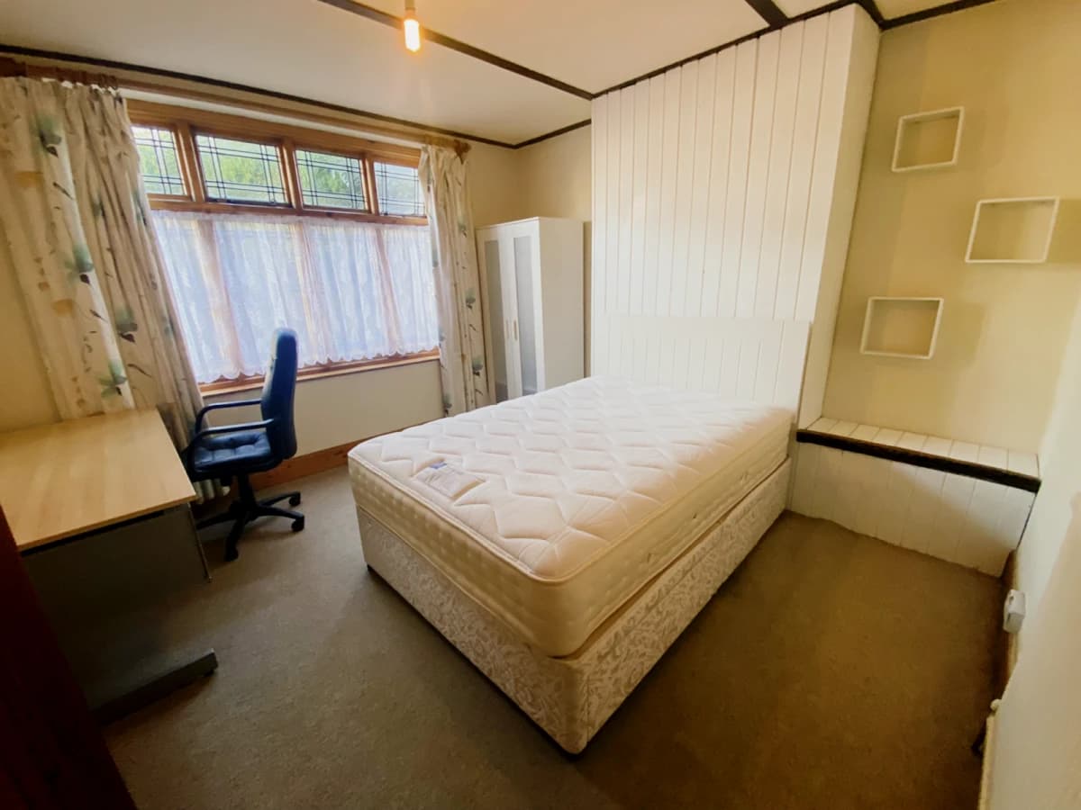 4 bed 2 bath