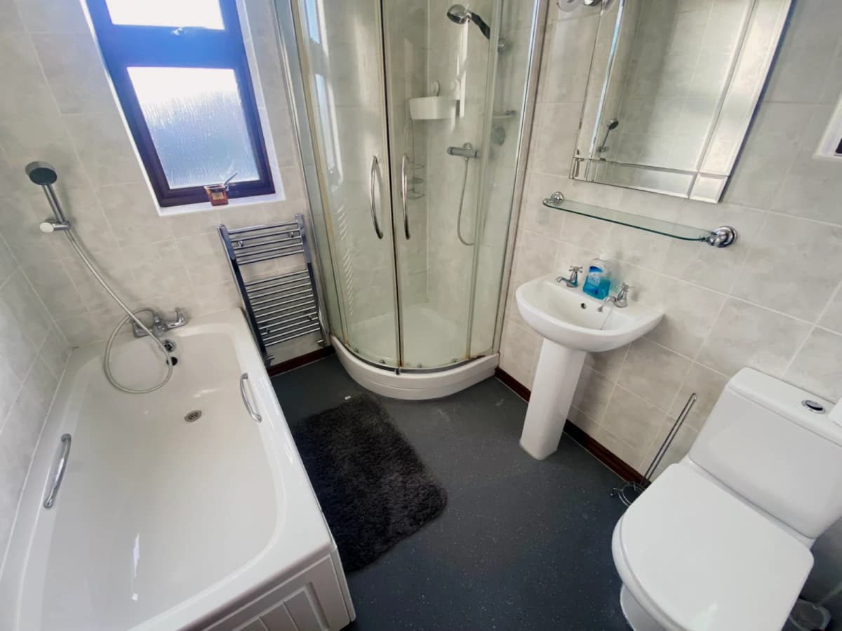 4 bed 2 bath
