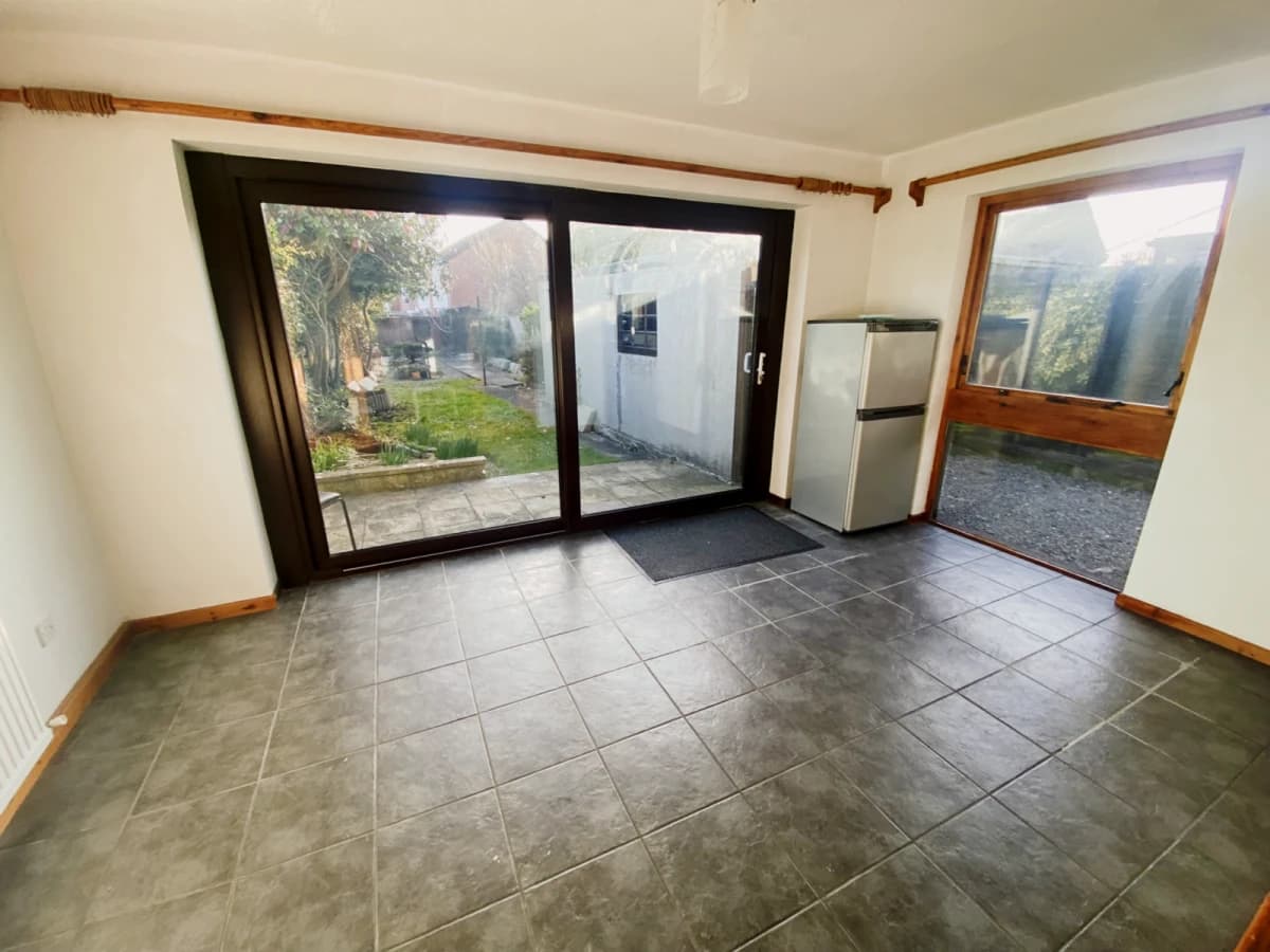 4 bed 2 bath