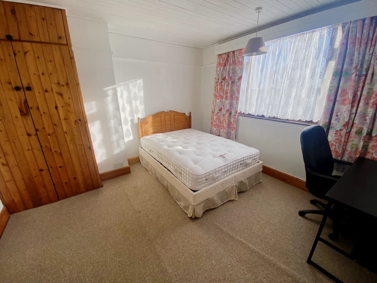 4 bed 2 bath