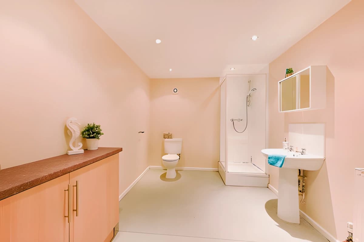 Six Bed Apartment
