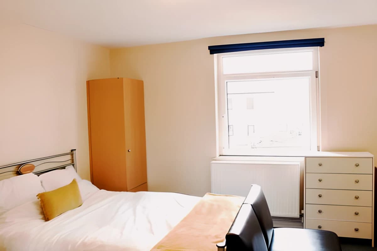 Queens Court image 5