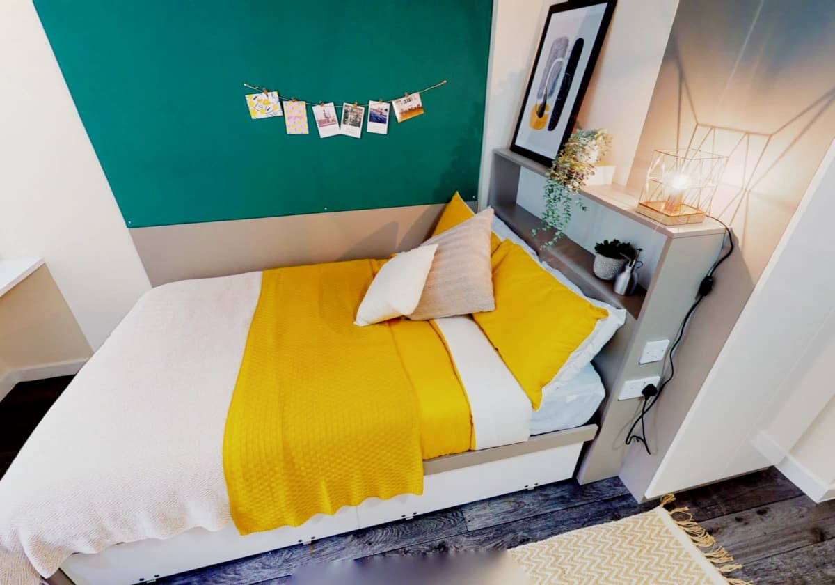 Gold En Suite