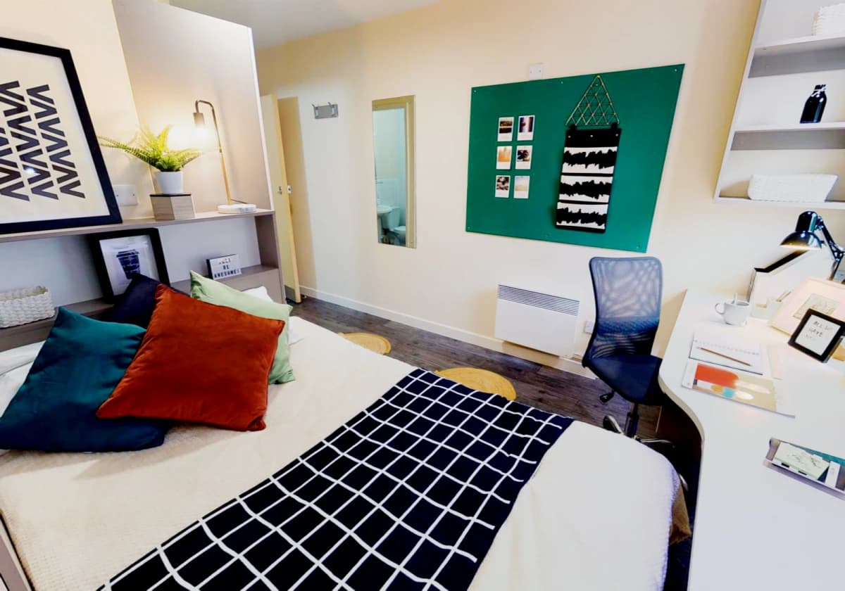 Silver En Suite