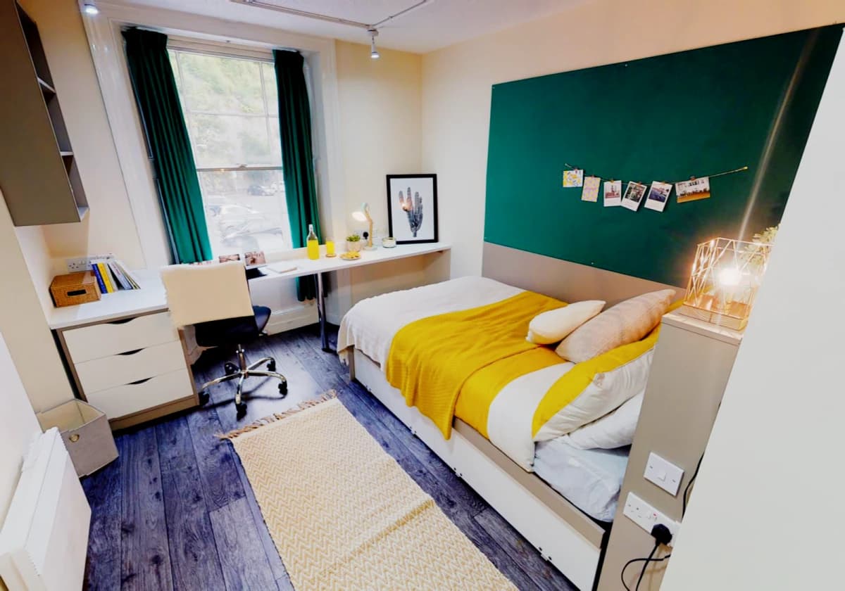Gold En Suite