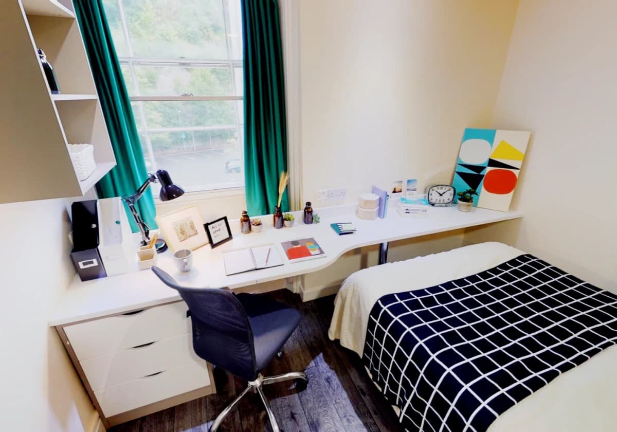 Silver En Suite