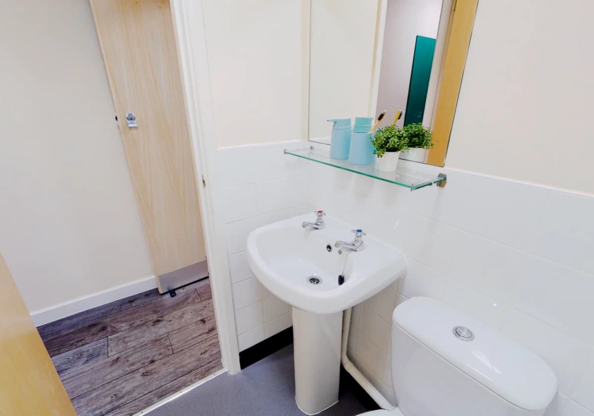 Bronze En Suite