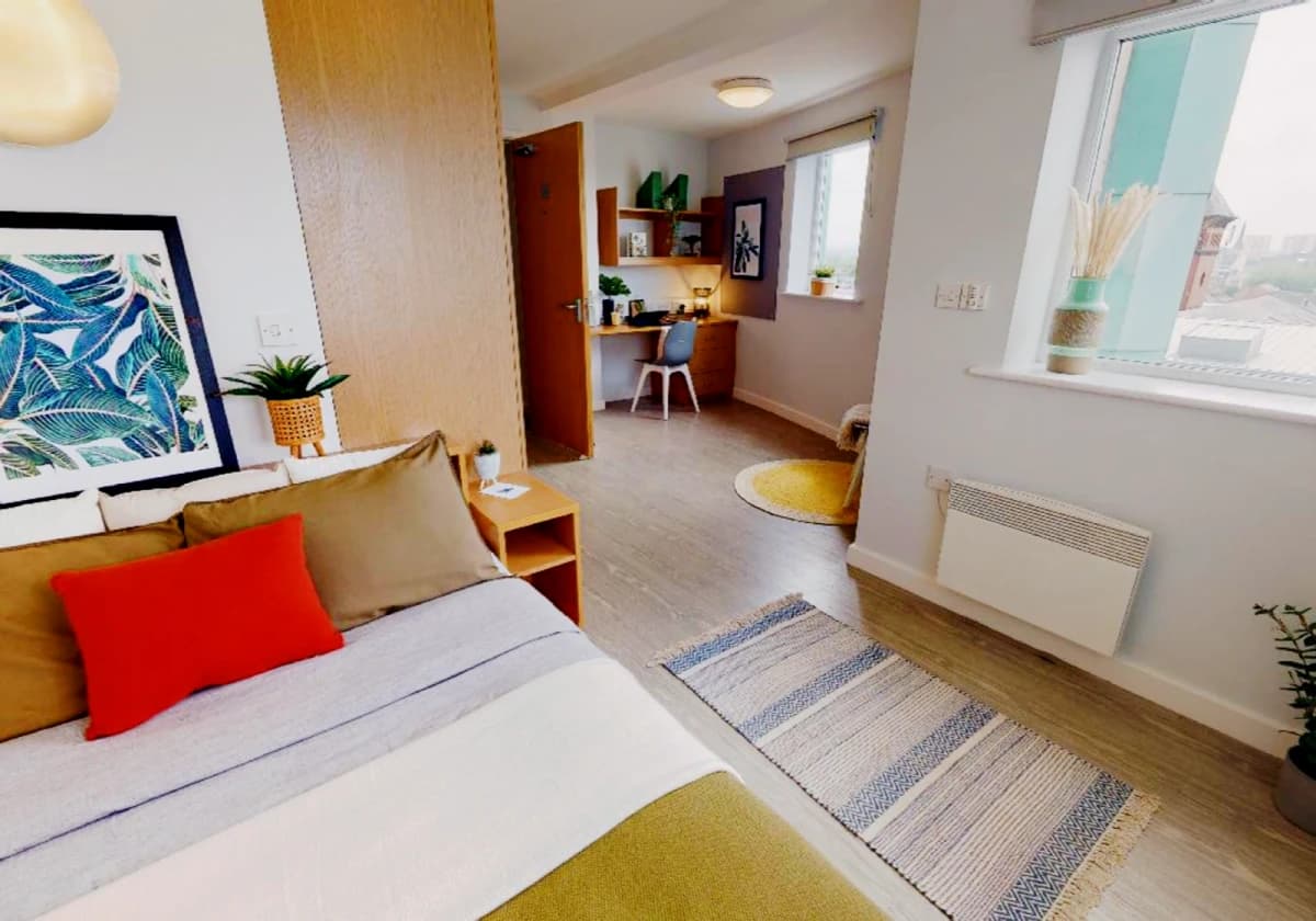 Gold En Suite