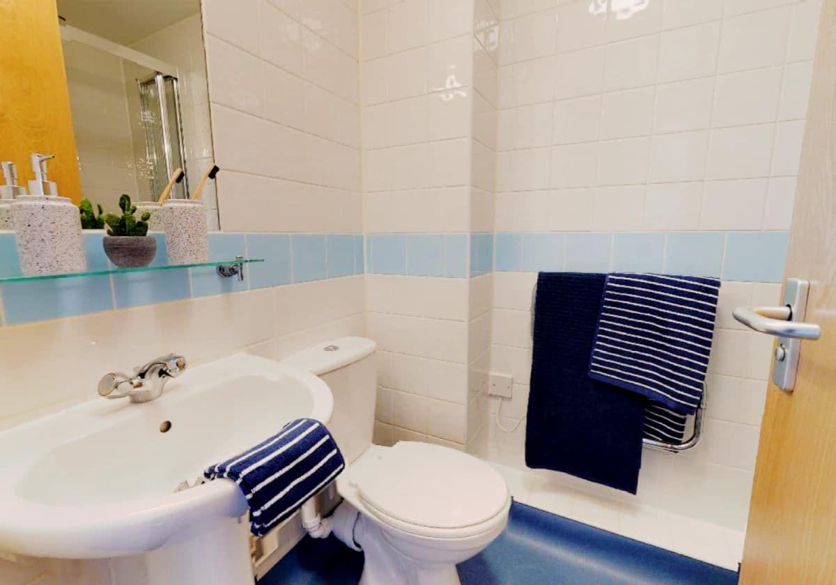 Bronze En Suite Plus