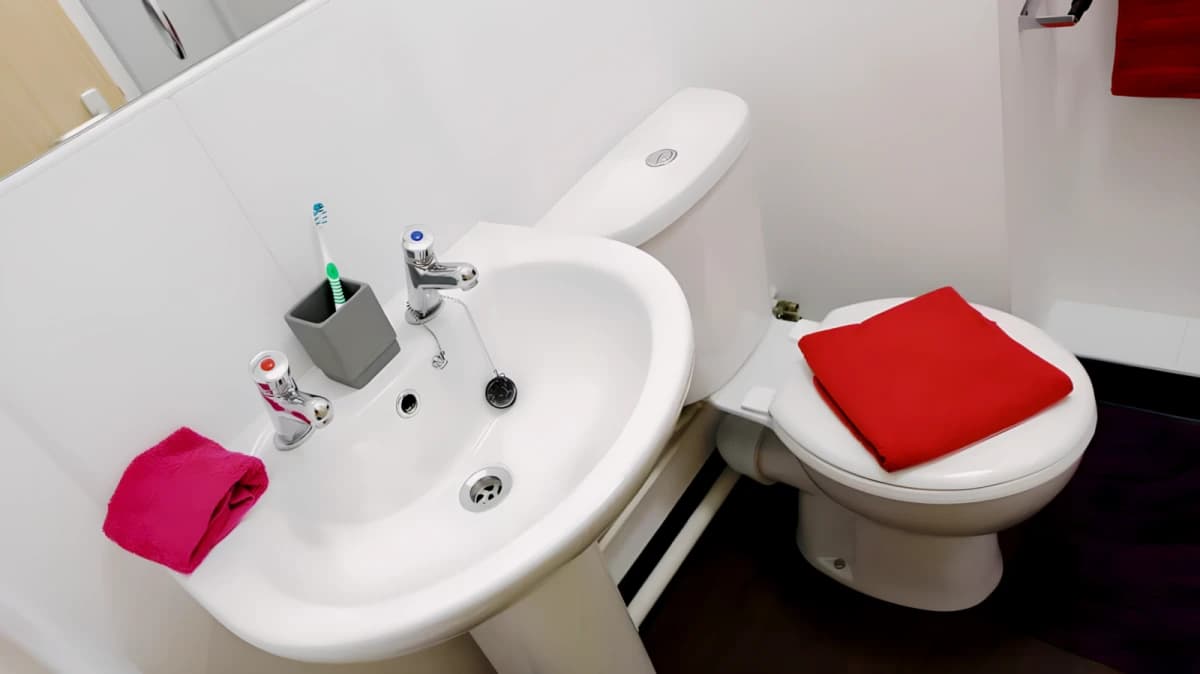 Large Double En-Suite