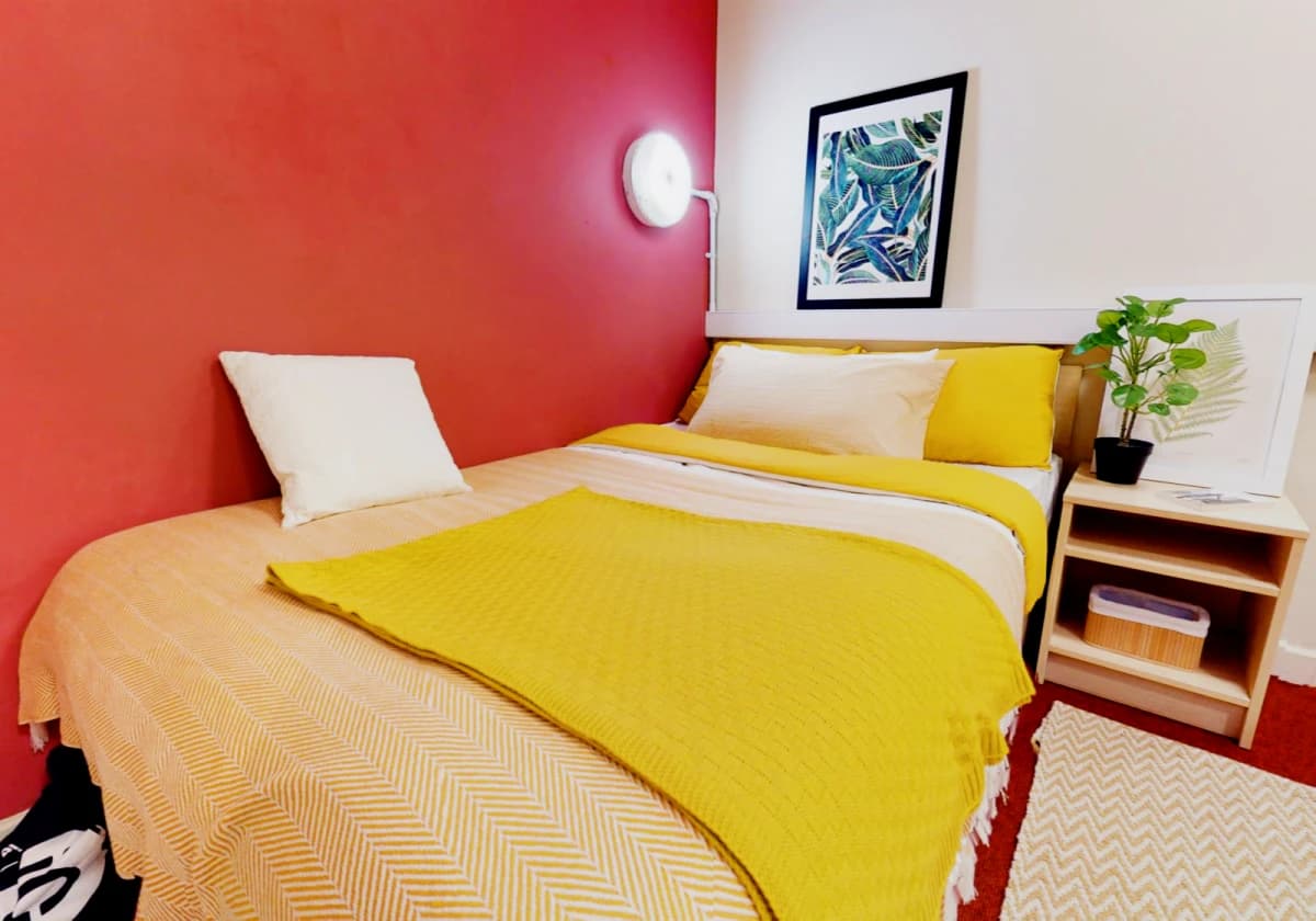 Gold En Suite