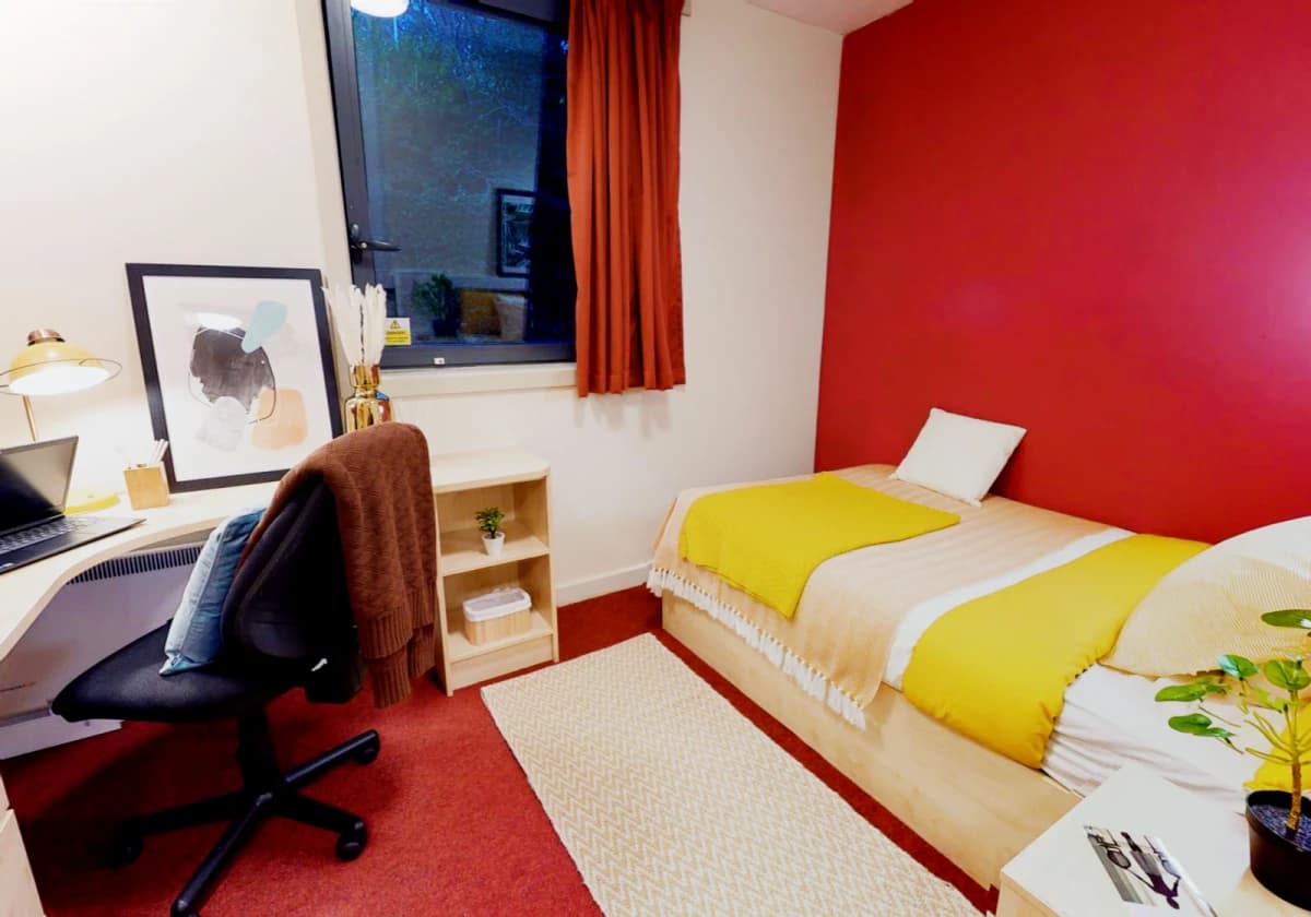 Gold En Suite