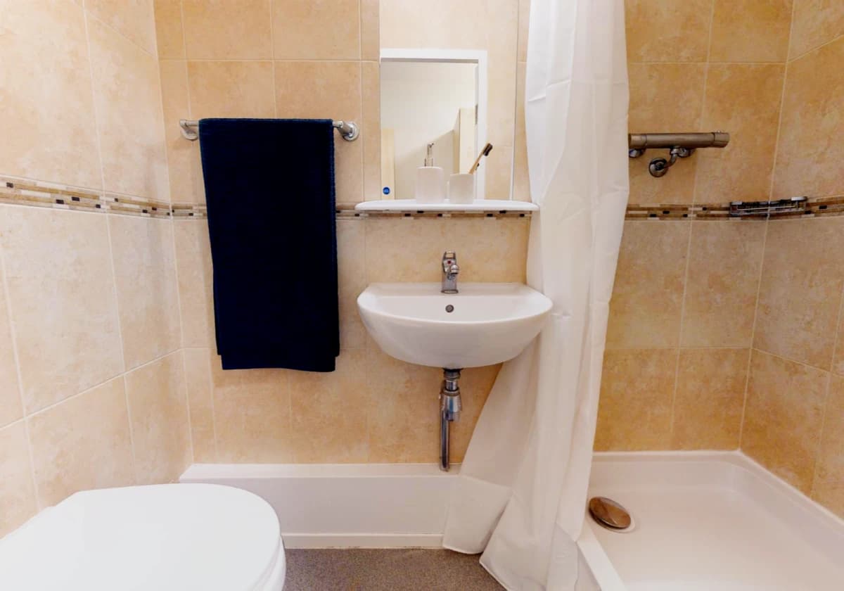 Silver En Suite