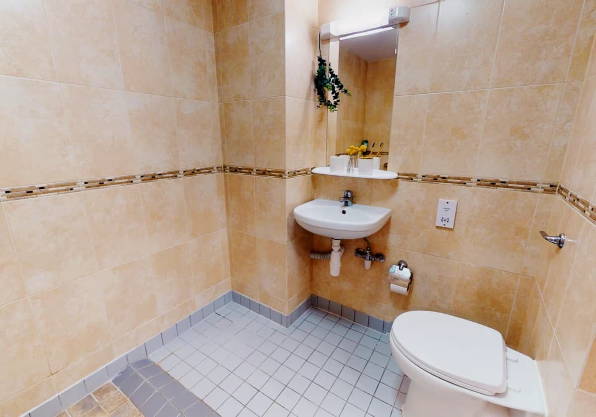Gold En Suite