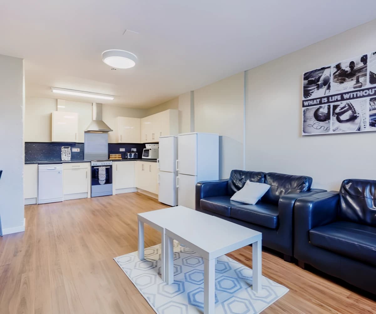 5 Bed Flat