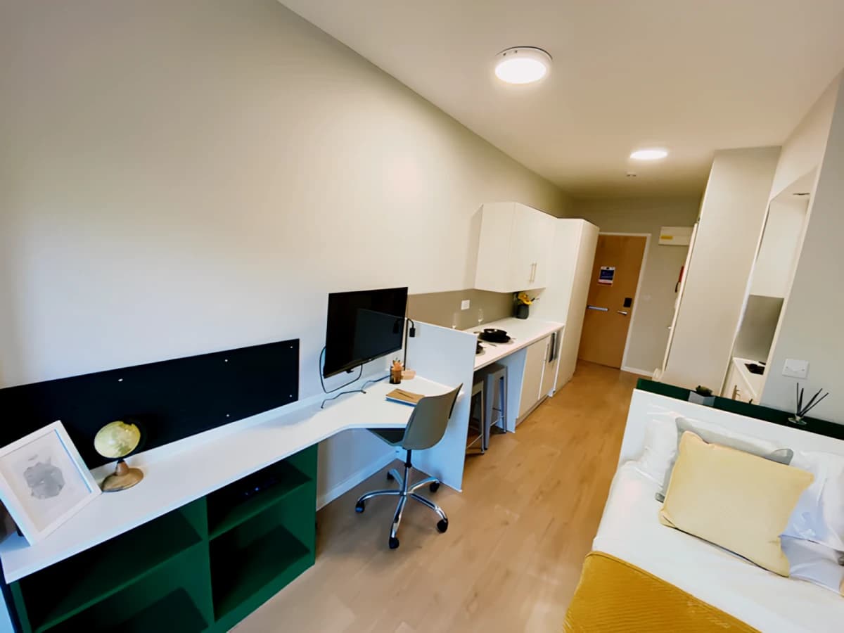 Studio – Silver