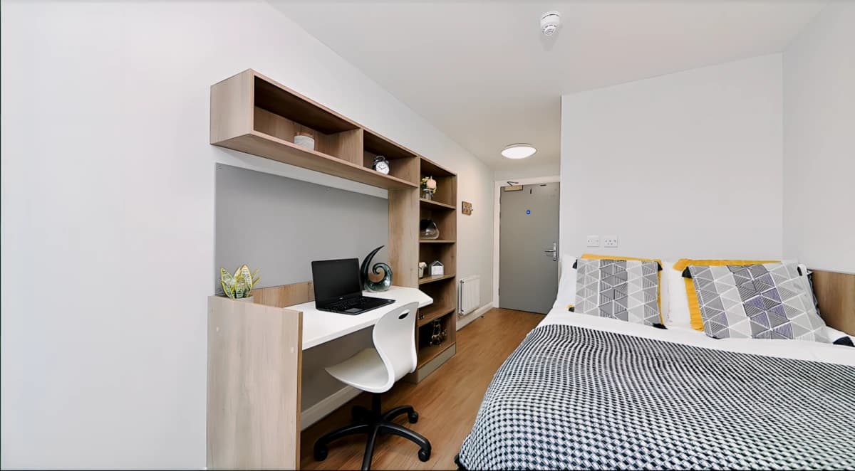 Attic En-Suite