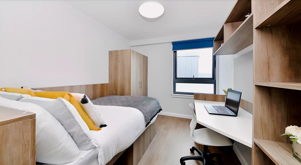 Attic En-Suite