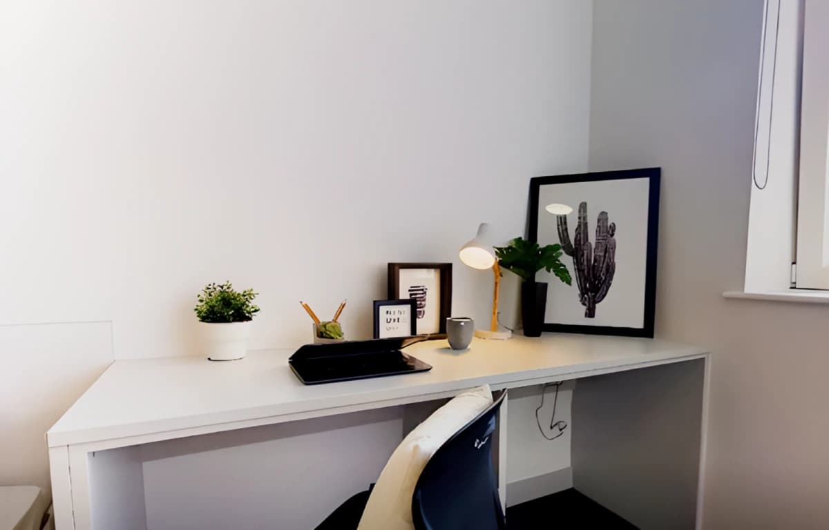 iQ Newland House image