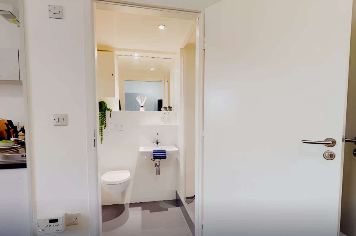 iQ Newland House image