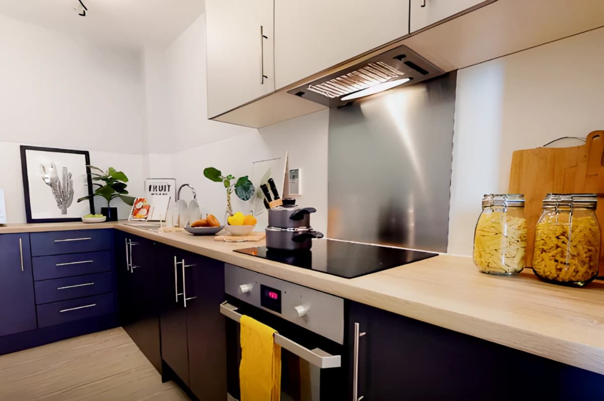 iQ Newland House image