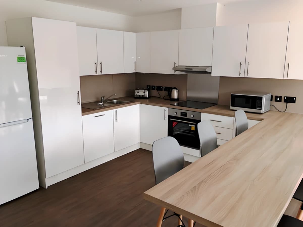 Ensuite bronze - city view (upper floors)