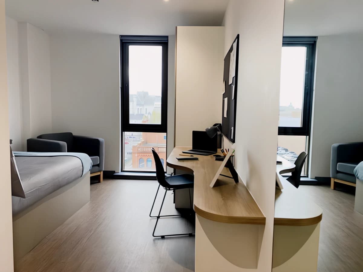 Ensuite gold - city view (upper floors)