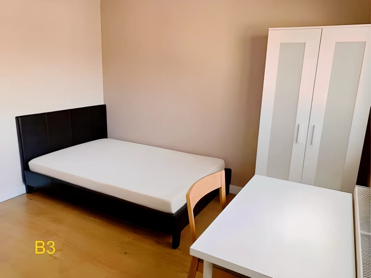 4 bedrooms 2 bathrooms