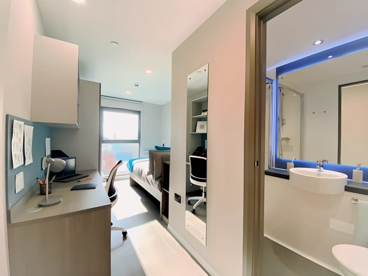 Ensuite Bronze - Cathedral View