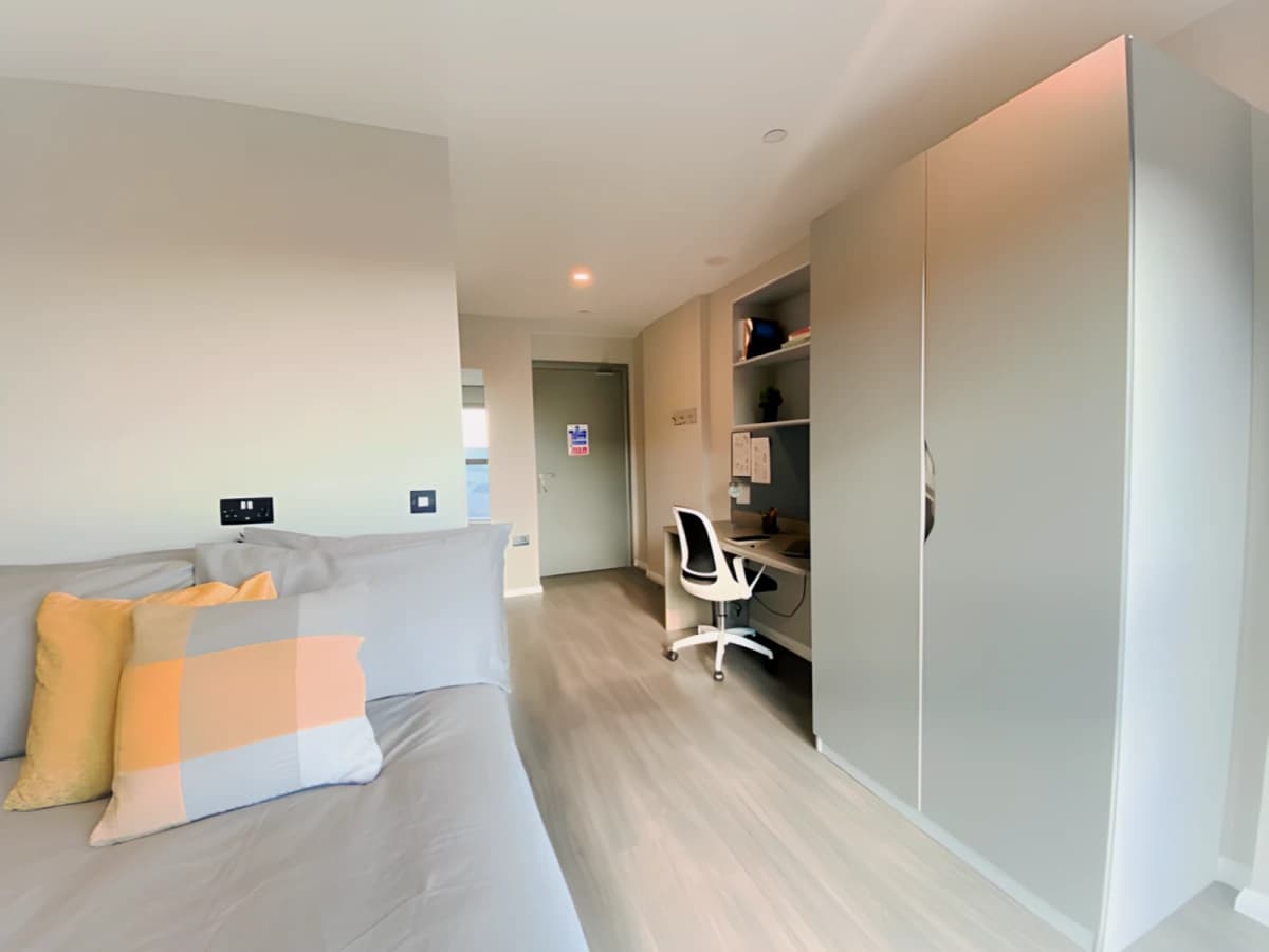 Ensuite Silver - Accessible