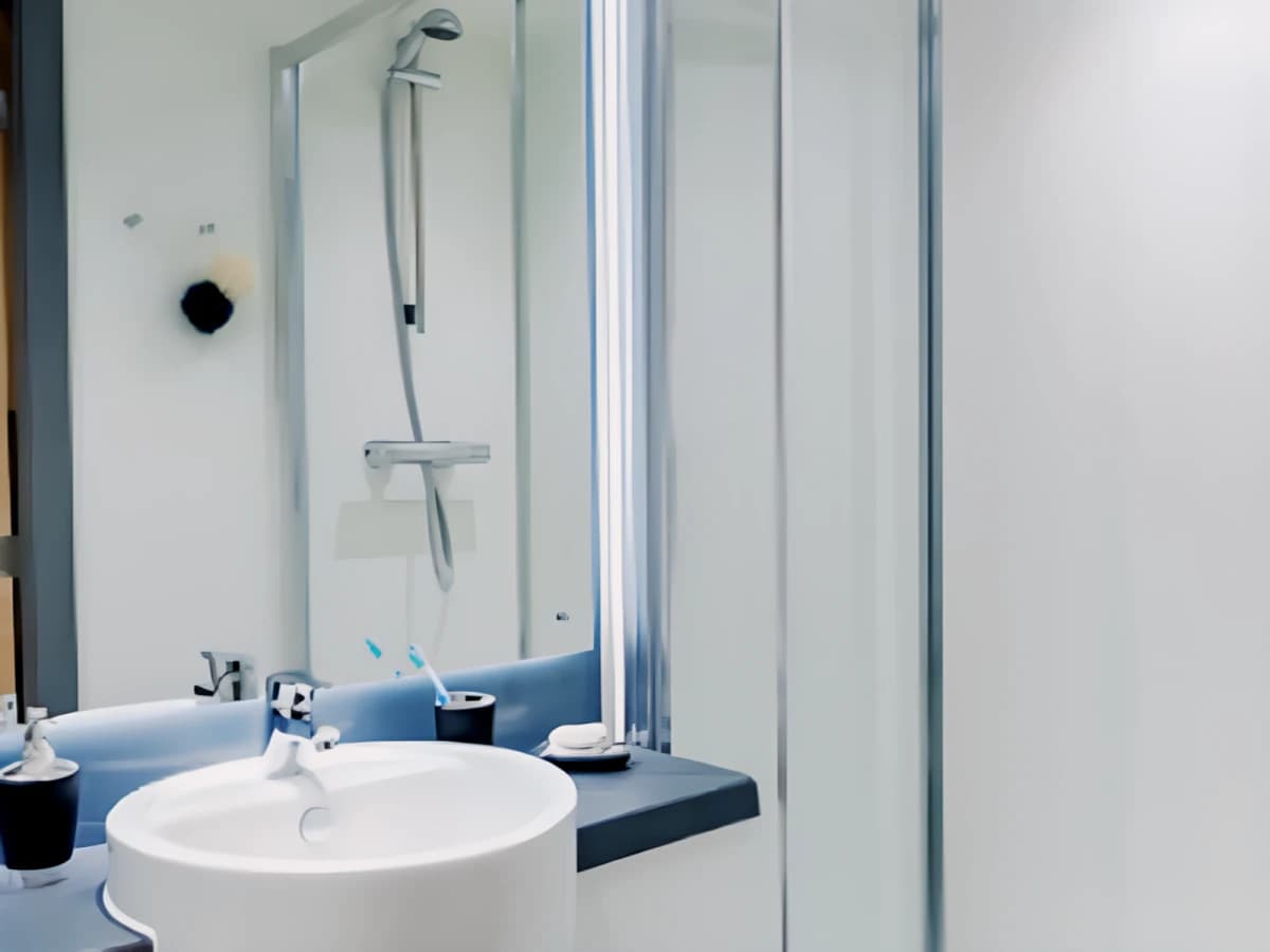 Ensuite Silver - Accessible