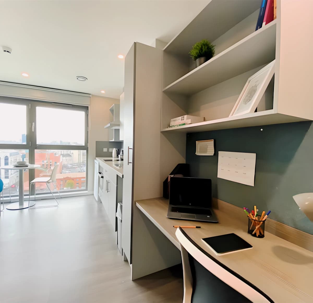 Studio Bronze - Accessible