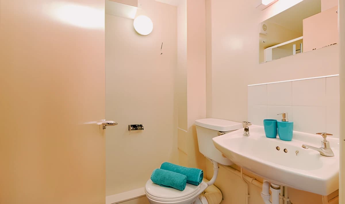 Ensuite - Gold