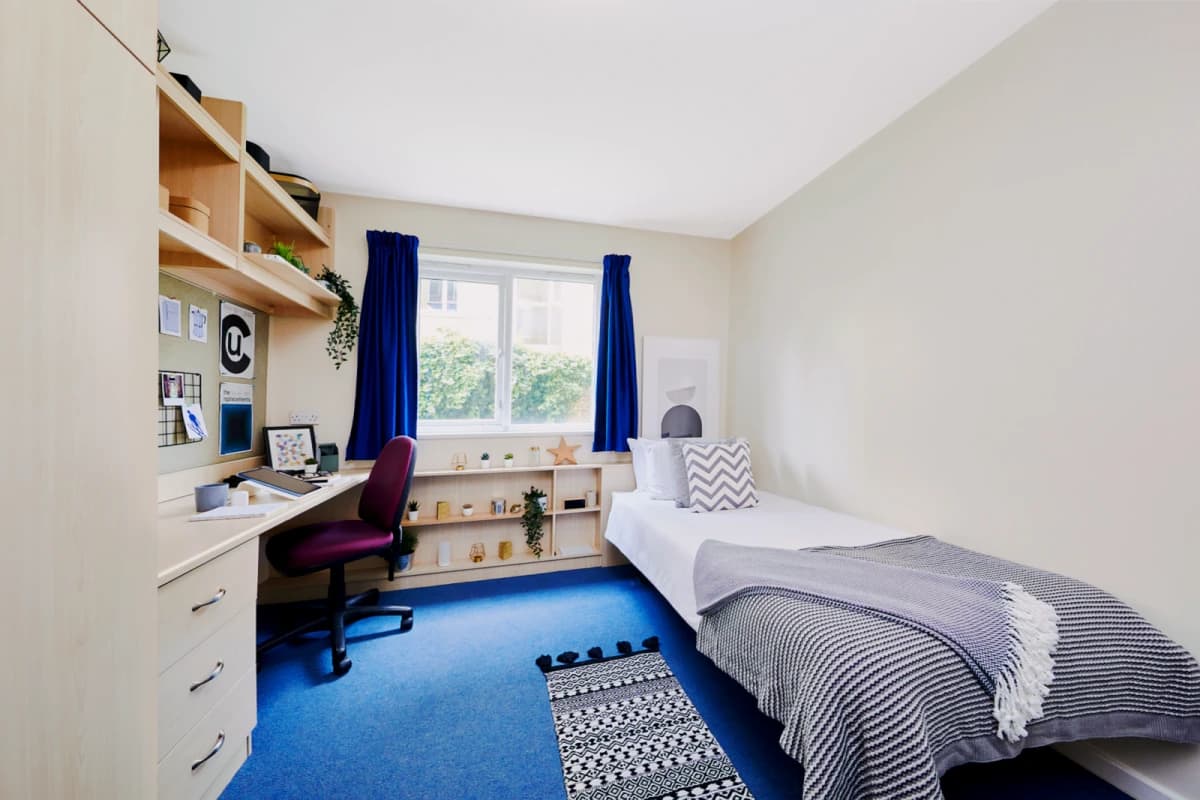 Single Ensuite Room