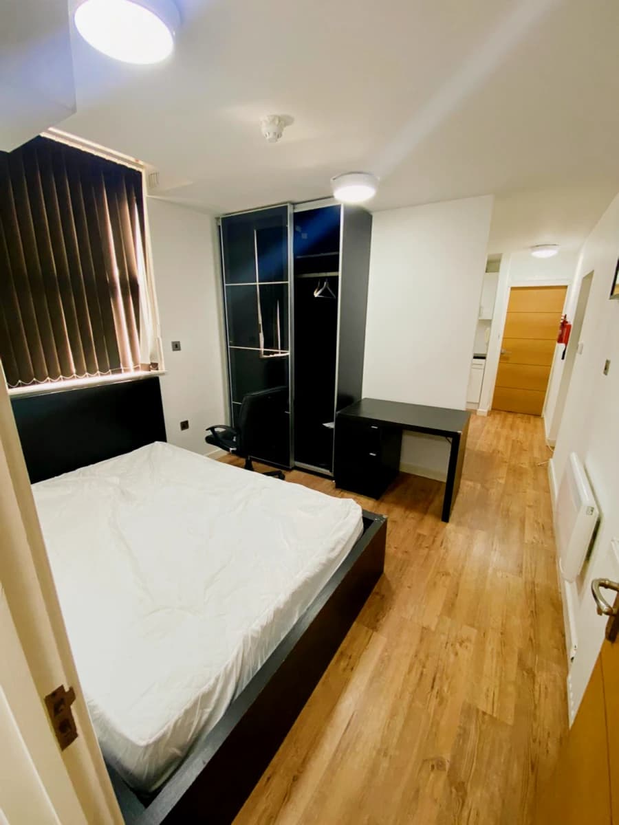 Large Premier studio with the washing machine
